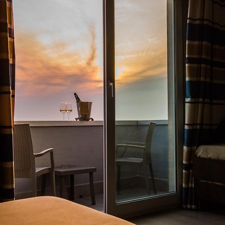 Hotel Giulia リド・ディ・カマイオーレ エクステリア 写真